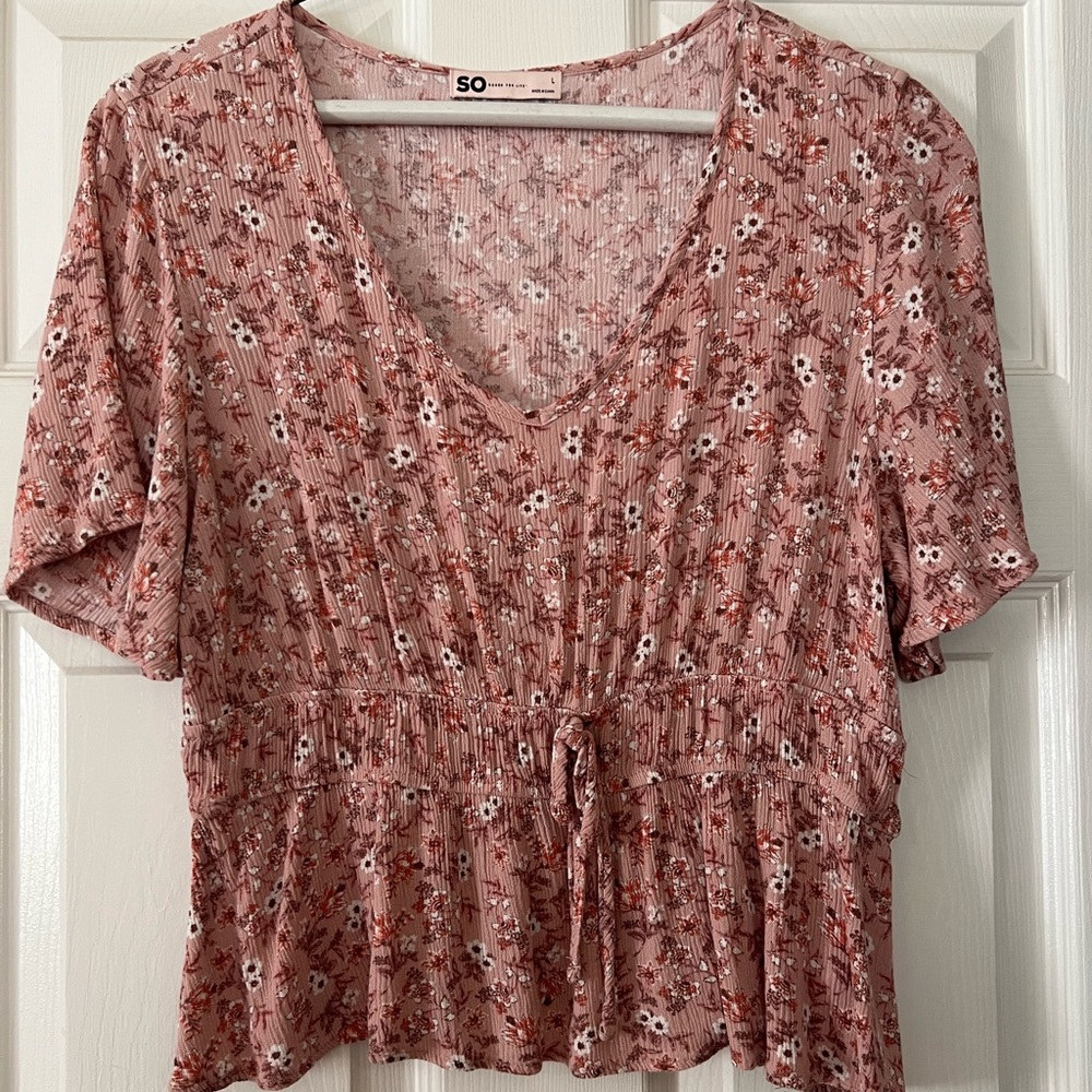 SO Women's Blush Floral Blouse
